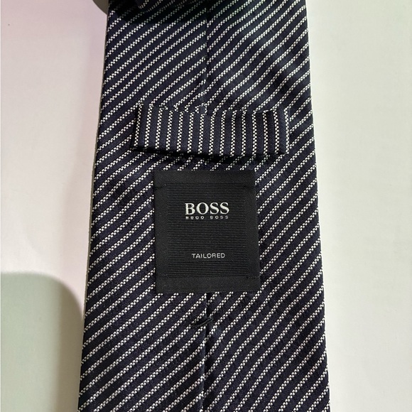 Hugo Boss tie - Picture 3 of 8